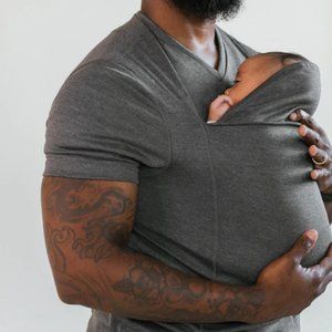 Lalabu Men's Grey V-Neck Babywearing Shirt